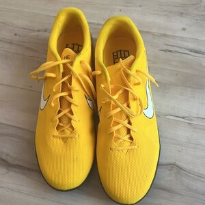 Nike mercurial Vapor 12 size 11.5